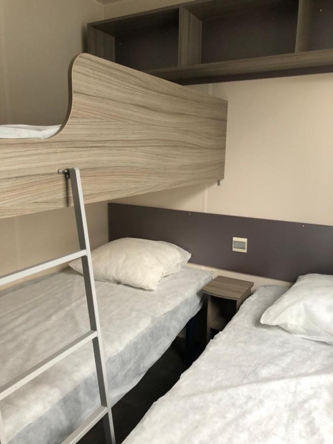 פור-א-נובל Celine Mobil Home מראה חיצוני תמונה